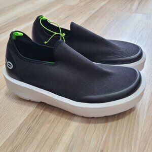 Oofos OOMG EEZEE Low Slip-on Shoe Size US 9 Black White NEW